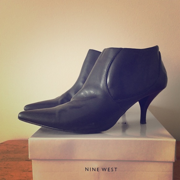 nine west pointed toe booties